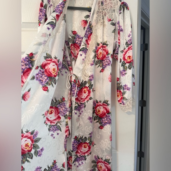 Vintage Natori Floral Robe - Picture 7 of 8